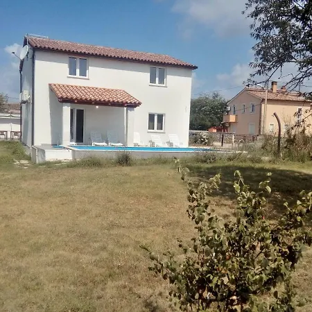 House Andrej 펜션 *